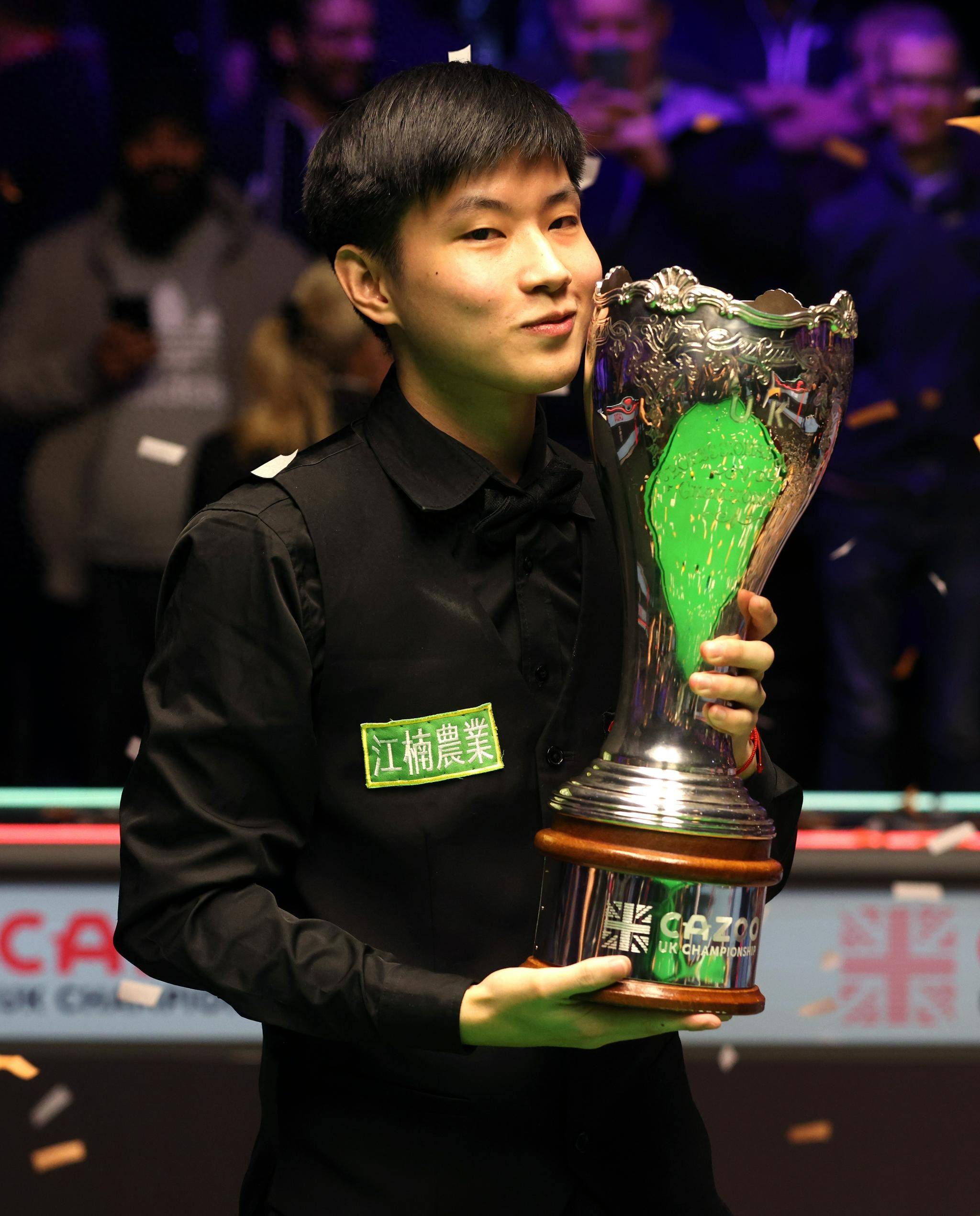 以其坚实的 以其坚实的