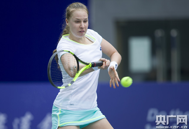 对他充满信 对他充满信